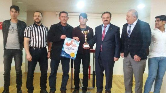 Şehit Adem Çelik Anadolu Lisesi İL Geneli Yapılan Bilek Güreşi Yarışmasında Sivas 3.sü Oldu