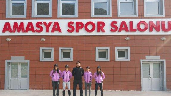 Amasyada yapılan Badminton Bölge Elemelerinde Sivas´ı temsilen İlçemiz Atatürk Ortaokulu Badminton takımı 3. Oldu