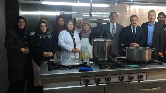 Halk Eğitim Merkezi Müdürlüğümüz bünyesinde Aşçılık Kursu açıldı.