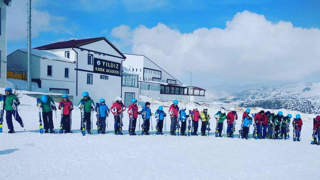 Öğrencilerimize Kayak Eğitimi Verildi