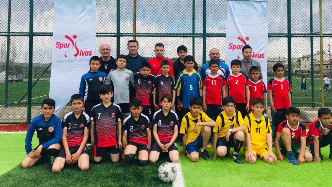 Spor Sivas Projesi Kapsamında Halı Saha Futbol Turnuvası Düzenlendi