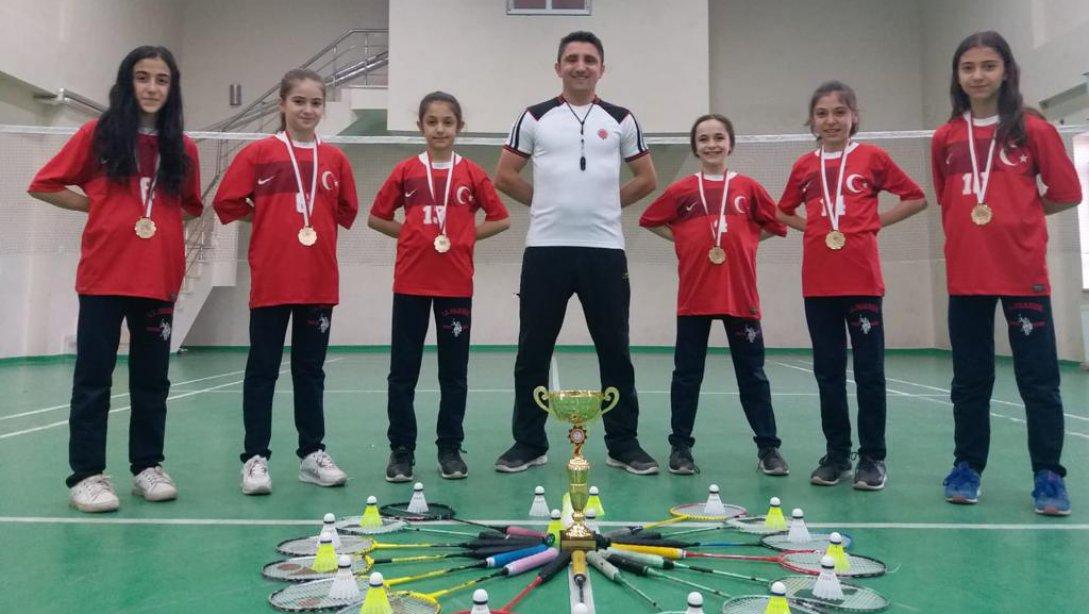 SporSivas Projesi Kapsamında Öğrencilerimize Badminton Eğitimi Veriliyor