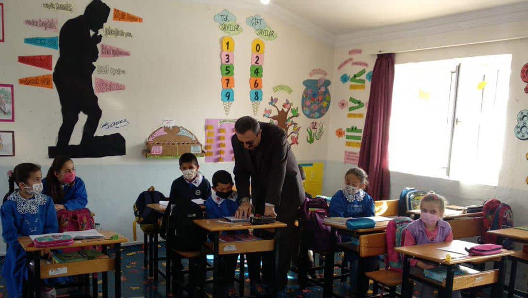 İlçe Millî Eğitim Müdürümüz Vahit Yıldız Yeniköy İlkokulunu Ziyaret Etti